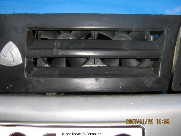 radiator ulei lastun drept doua unitate calcul montate spatele grilei
