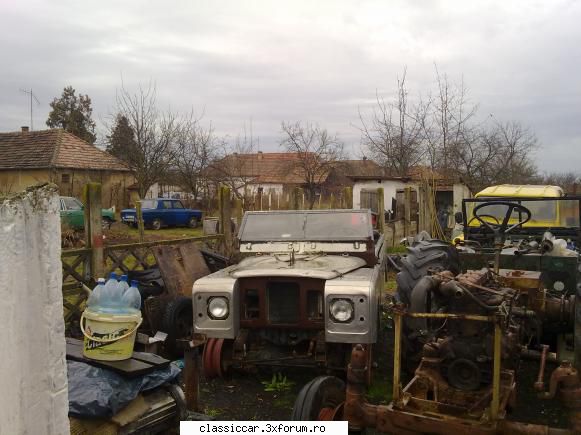 cadillac 1939 arad caroseria jeep mai exista acolo, ascunsa sub niste table... ajung saptamana