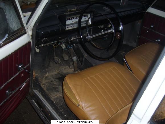 fiat 124 interiorul destul masinii.