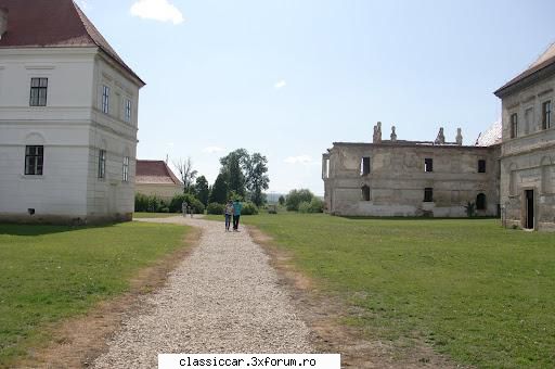 castelul bontida curtea