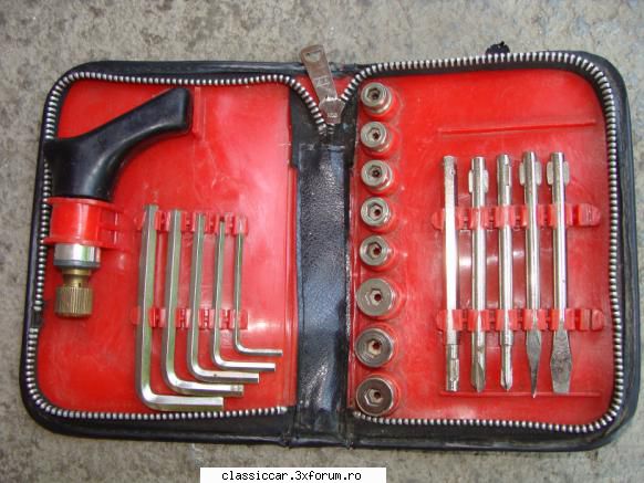 pret:60 lei taxa postala defect fermoarul) vand trusa chei comunista