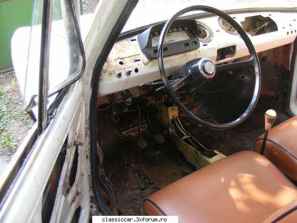 fiat 850, 1967 aici este pus scaunele numai incerc masina zilele acestea inainte a-i taia podeaua.