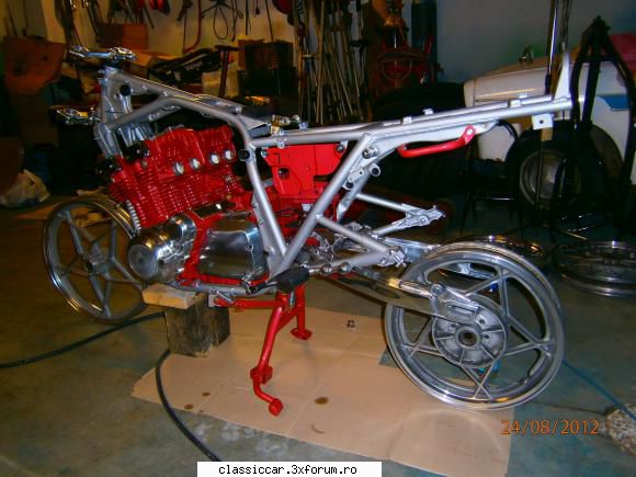suzuki gsx katana 1100 kat kat hai intru putzin mai arat ceva lucrari arta...kat 1... bibelou... Corespondent 