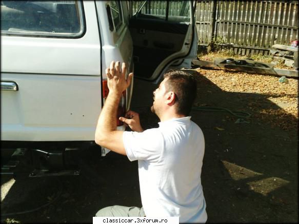 '82 toyota land cruiser hj60 gata vopsirea, reusit azi montez cateva din cromate, bara fata,