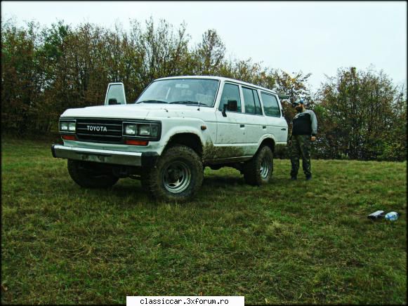 '82 toyota land cruiser hj60 ...pe ploaie marunta, dar deasa.