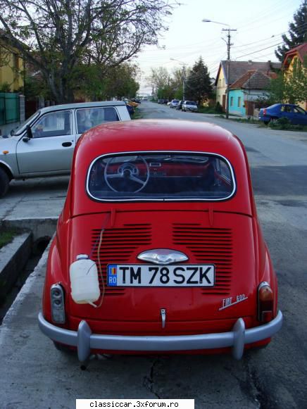 fiat-ul 600 lui marczello conduce aceasta masina unul minunat. tot timpul cand ies tura prin