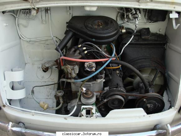 fiat-ul 600 lui marczello motor. l-am deblocat intr-a doua. intr-un cilindru intrat apa. inceput