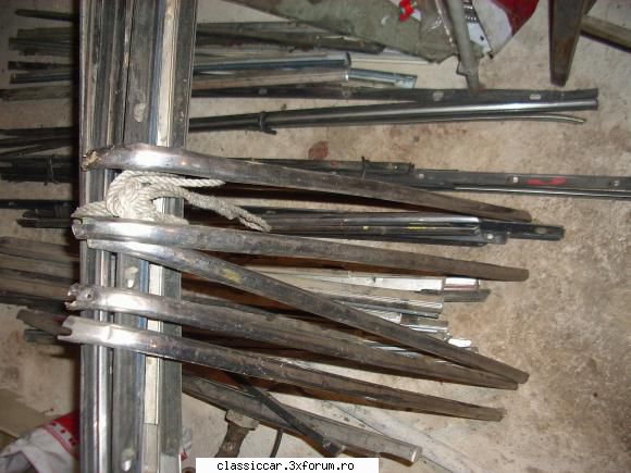 vand piese pentru mercedes w114 /w115 bot cal ornamente ron /bucata