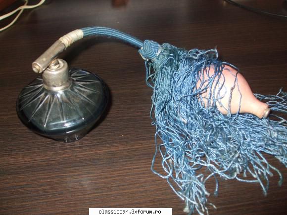 vand vechituri comuniste sticluta veche parfum lei