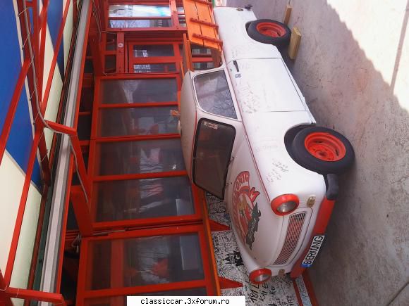 trabant 'tunat' zilele trecute facut plimbare de-a lungul bulgaresc. intr-o statiune vazut
