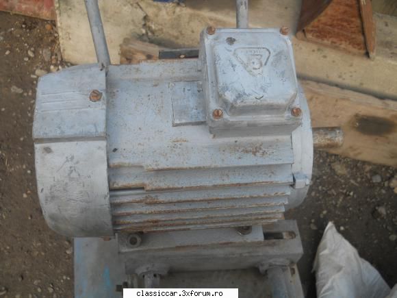 vand motoare electrice trifazate primul:3 kw,2855 rot/min. pret:350 ron