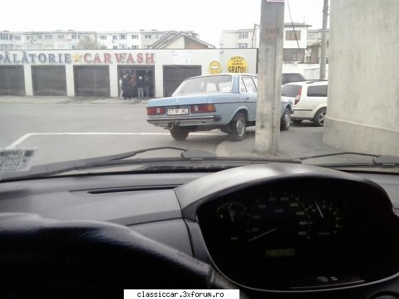 mai sunt citeva masini vechi constanta care merita salvate! mercedes w123. mai erau inca trei langa