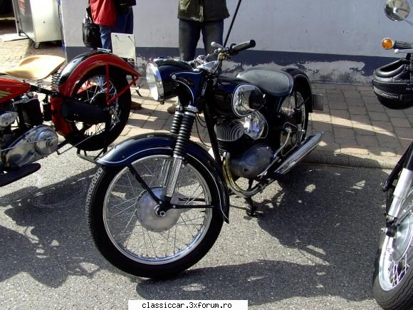 din germania oh, scuze, cel sus este indian scout, din 1940. cel jos este dkw rt200/2, din anul 1955