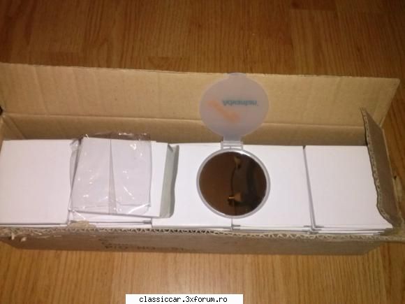 vand oglinzi de buzunar . pret 10 lei /5 buc + taxa postala , la cumpararea mai multor bucati se