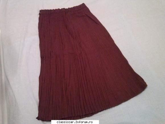 fusta 2 . fusta femei vintage , fusta plisata tergal veche din anii 60 , folosita foarte putin .