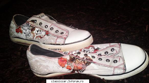 miami ink  sapca cu capete de mort si tenisi la fel  rock !