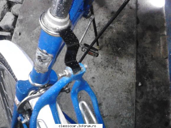 ukraina uite cristi, suportul portbagaj, mine. deocamdata este singurul lucru negru aflat bicicleta,