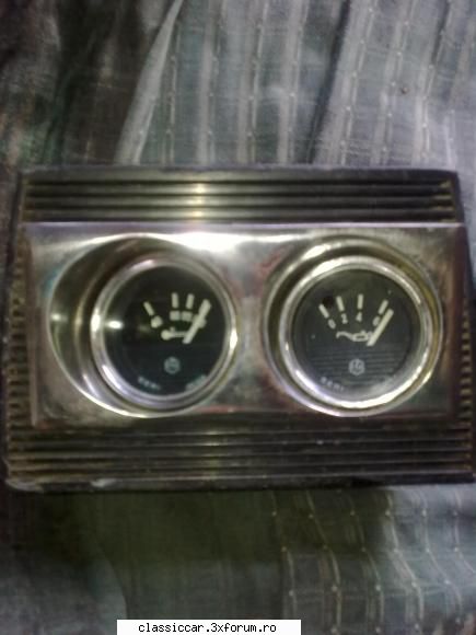 vind 2 buc ceasuri jagger de apa si ulei pe suport pot monta la dacia 40 lei  cu tot cu suport