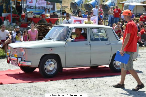 dacia 1100 1971 covoru rosu 