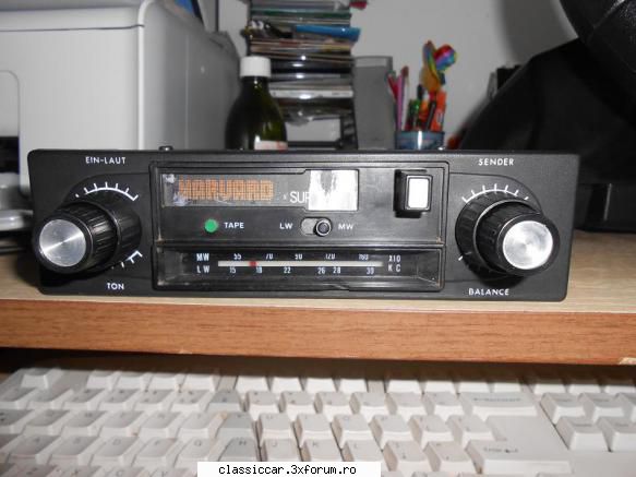 radio ieri luat jos radioul din consola daciei l-am adus casa sa-l verific.si tot gandesc model