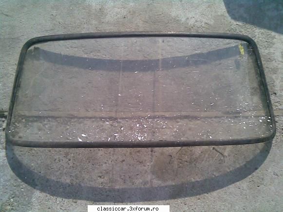parbriz + cheder uns cu vaselina stare perfecta pt fiat 850  -  orele 10-20 vand parbrize si geamuri