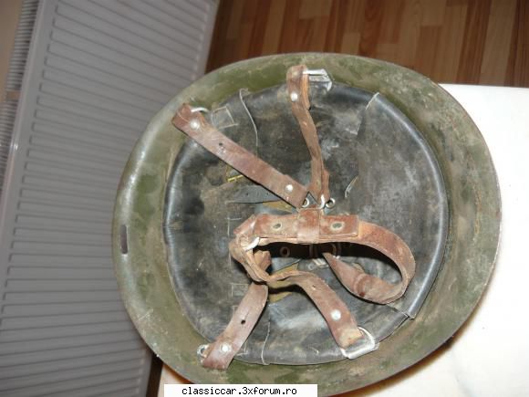 poza cu interiorul casca militara veche ww2