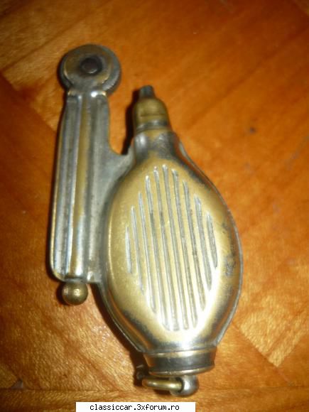 brichete benzina foarte vechi poza spatele