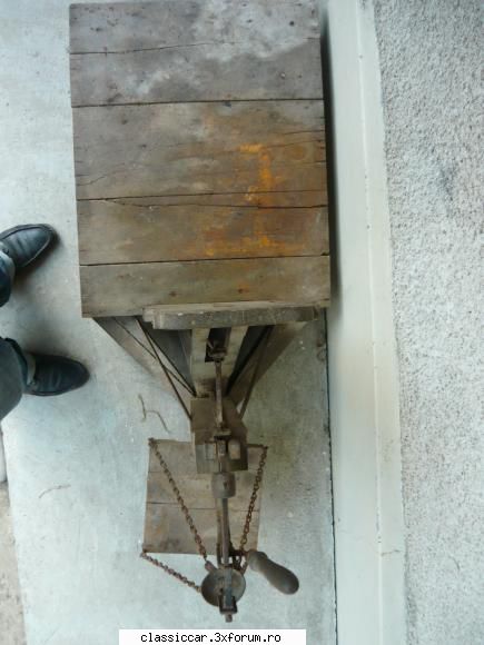 cintar vechi din lemn masiv este cintar vechi anii 1850-1900 din lemn masiv foarte putin metalpret