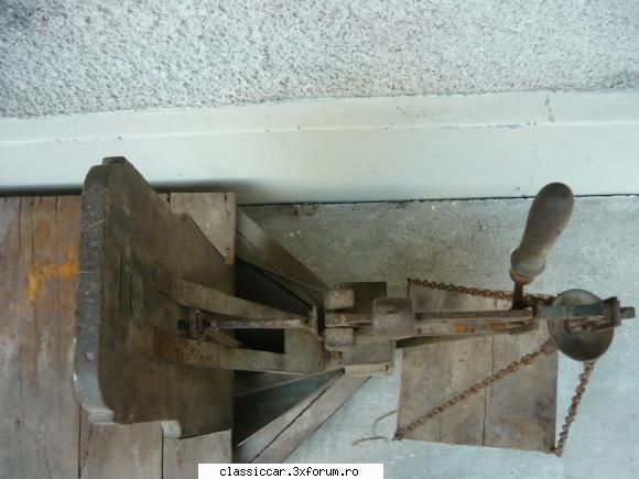 cintar vechi din lemn masiv poza2