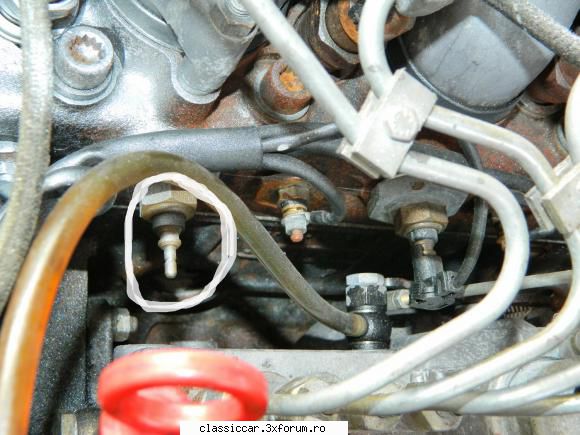 unde anume este montat pe motor? ca sa stiu unde sa il as sti...am desfacut ceasul de bord sa schimb