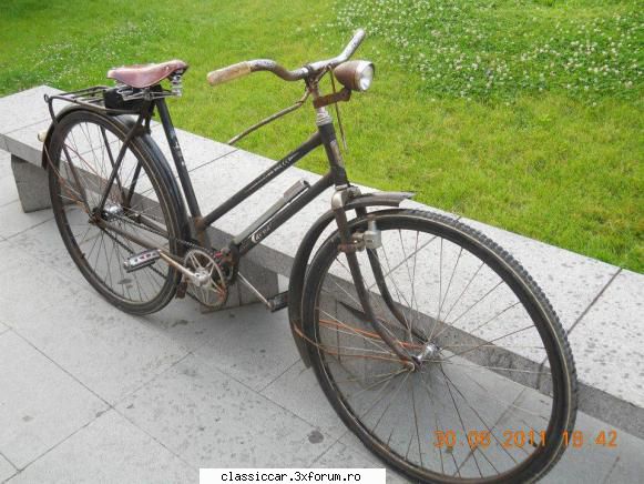 bicicleta carpati cea din era fel aripa. ori le-au lovit partea jos, s-au curbat ori asa fost din