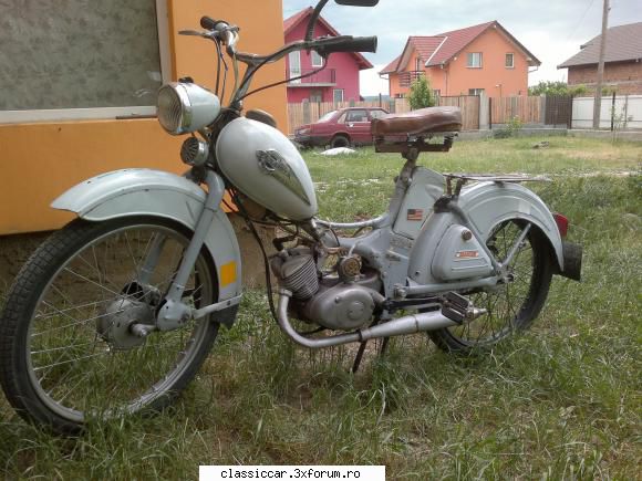 vand cateva piese motoreta carpati postez foto motoreta este doar pentru compararea aripilor, este