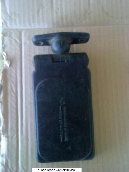 oglinda exterior lata din anii 70/80 pentru dacia 1300.
se poate monta si pe usa stinga,dar si pe