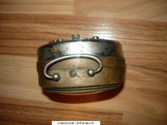 ceas vechi cfr steagul romaniei partea din fata poate vedea cum inceput curete nichelul