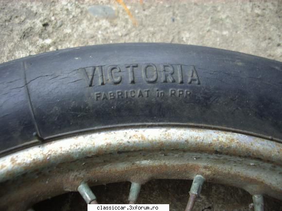 piese pentru scuter manet s100 cauciucuri victoria originale noi dar crepaturi din cauza vechimii
