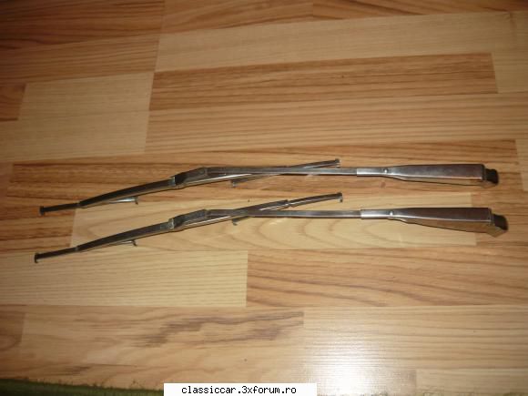dacia 1300,lampa moto veche ,si alte piese poate inchide dacia sew marchal stare foarte buna 