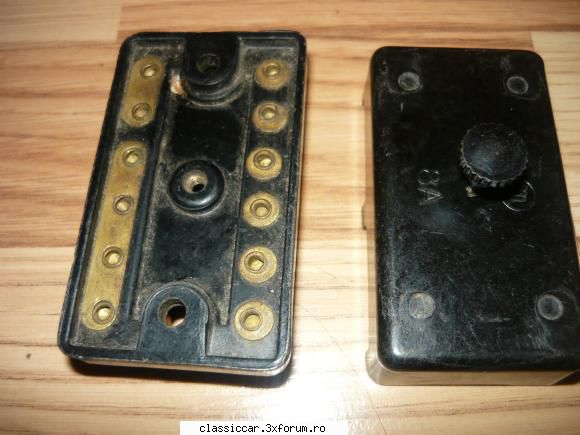 dacia 1300,lampa moto veche ,si alte piese cutie sigurante dacia lei