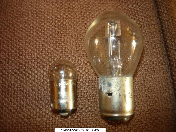 bec moto pe 6 v cu o faza si bec far moto 6v cu 2 faze-30 lei piese moto :cheie mz buji 6v,etc