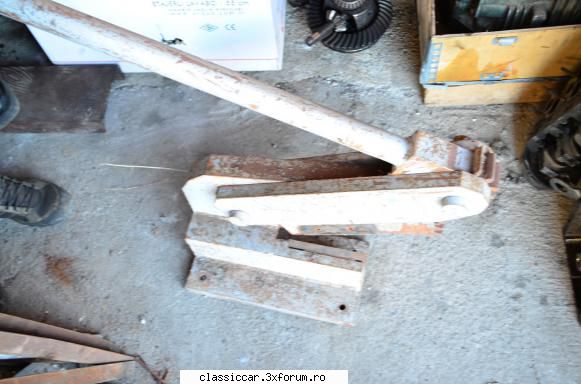 se vinde ghilotina cu cremaliera din imagine  
pret 450 ron vand ghilotina cu cremaliera