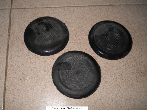 vand diverse pt. auto capacele cauciuc renault pt. roti.sunt stare buna, dar fost vopsite pensula.15