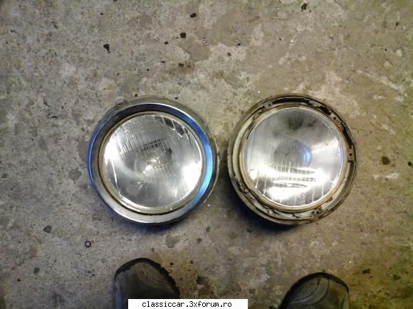 vand 2 faruri cibie de dacie 1100,cu oale cu tot.una din ele are oglinda oxidata in partea de