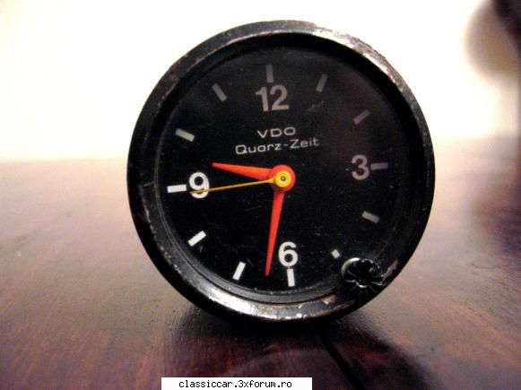 ceasuri vdo vand cele doua ceasuri din imagini. amandoua sunt pentru vw, diametrul standard 5,5 cm.