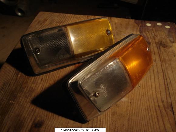 vand doua lampi garnituri, pentru renault 16 si 10,ambele partea stanga. unul in stare inclusiv