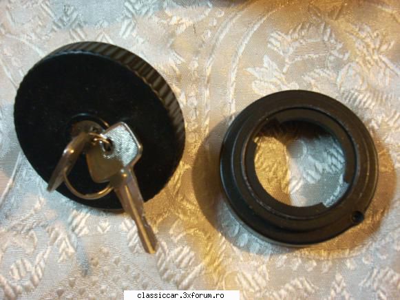 buson hella fiat flansa plastic are filet, aceasta tip vechi (cu filet) apoi busonul foloseste orice