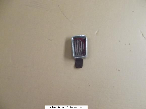 emblema masca fata, din necesita - 8 lei . vind piese fiat 500 folosite