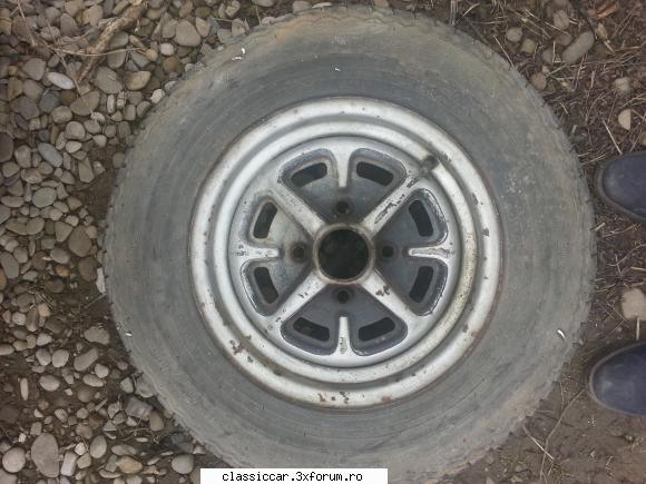 de vinzare un set de jante de ford capri mk1 100e sau 150e cu cauciucuri jante ford capri mk1