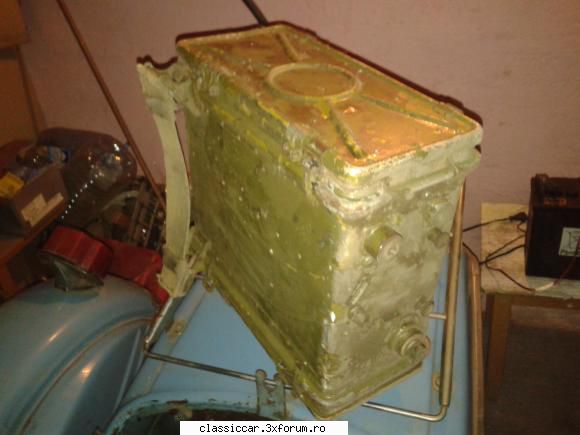 vand piese atas canistra felinar cutia din aluminiu, curatata cat cat vechea vopsea