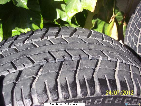 si vand 4 cauciucuri dunlop