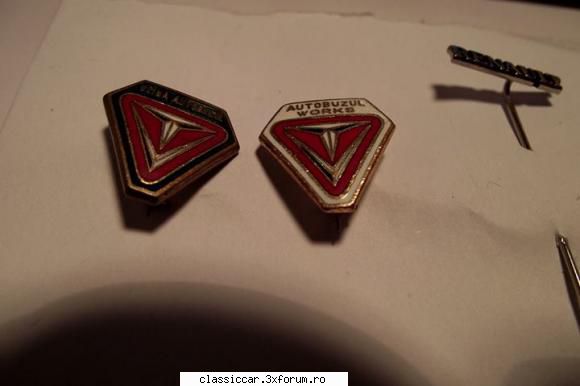 vand niste vechituri vand niste vechituri :1. doua steme uzina autobuzul una romana una engleza