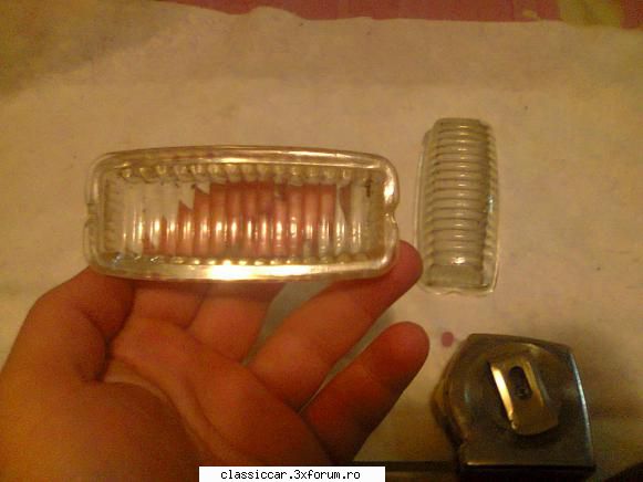 vand tv/sr/ims din sticla unul rosu din plastic, soclul este modificat.